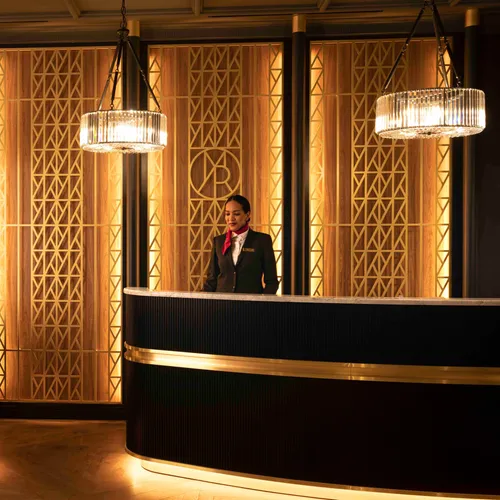 Réception hôtel Maison Rouge